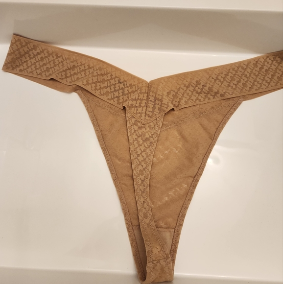 Skims Thongs Size 3X - Picture 2 of 3